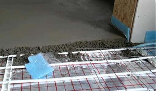 Полный процесс выполнения бетонной стяжки пола своими руками с подробными пошаговыми фотоинструкциями для успешной и качественной работы Бетонная стяжка пола своими руками: подробный процесс с фото